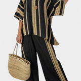 Adéla – patogus oversized dryžuotas topas ir laisvi lino šortai
