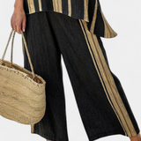 Adéla – patogus oversized dryžuotas topas ir laisvi lino šortai