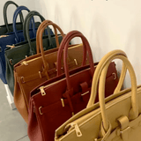 TL Bag - Odinė rankinė su auksinėmis detalėmis